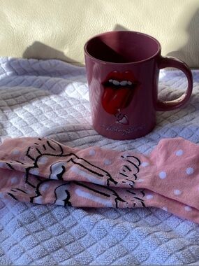 Rolling Stones MAD Engine Pink Ceramic Mug & crew socks NWT